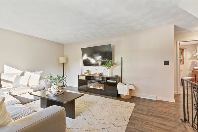 7 Wamesit Rd, Tewksbury, MA 01876