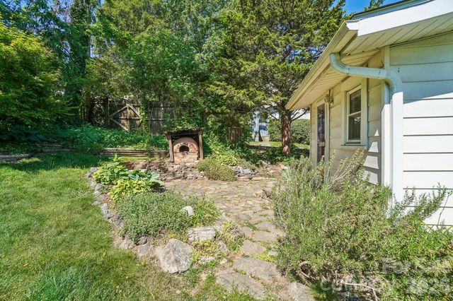 31 Clay Street, Asheville, NC 28806