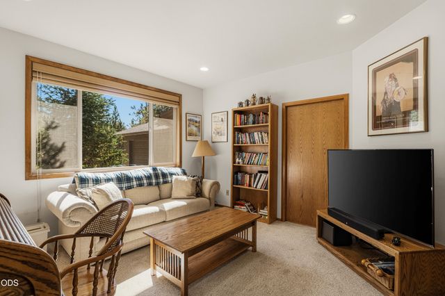 58210 McNary Lane 1, Sunriver, OR 97707