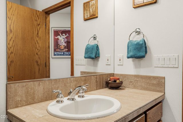 58210 McNary Lane 1, Sunriver, OR 97707