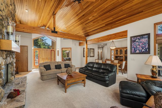 58210 McNary Lane 1, Sunriver, OR 97707