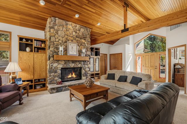 58210 McNary Lane 1, Sunriver, OR 97707