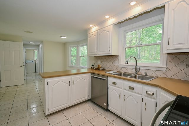 24 Valley View Drive, Windsor, CT 06095