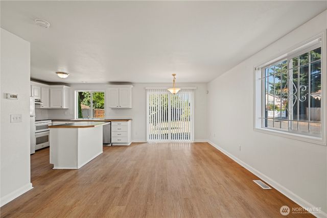 5202 E E Street, Tacoma, WA 98404