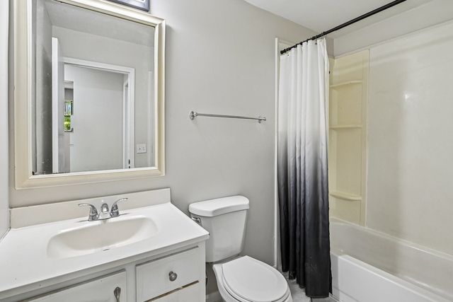 1319 N Winslowe Drive 203, Palatine, IL 60074
