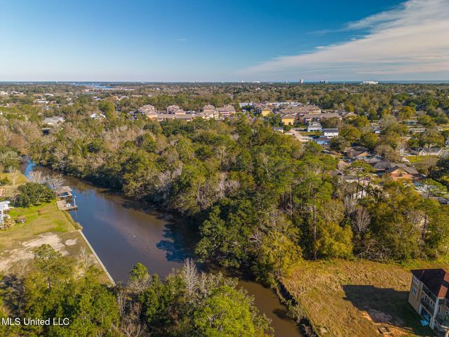1017 Courthouse Road, Gulfport, MS 39507