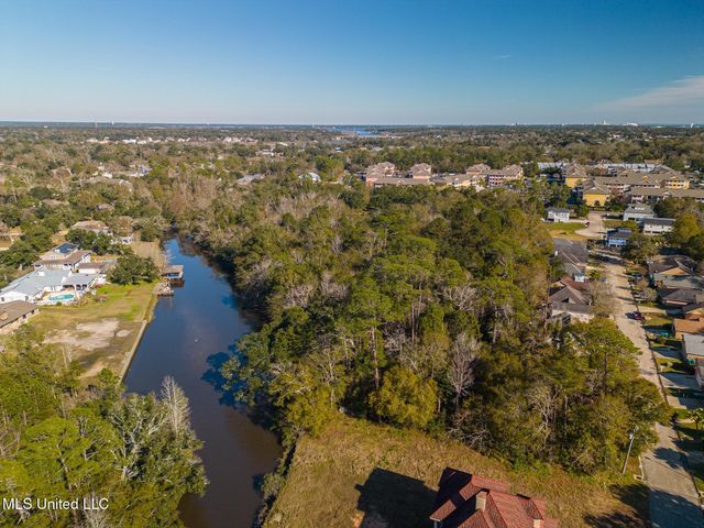 1017 Courthouse Road, Gulfport, MS 39507