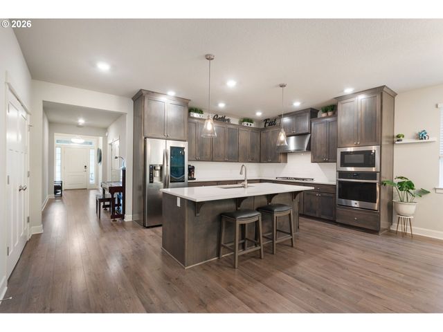 8295 Se SITKA St, Hillsboro, OR 97123