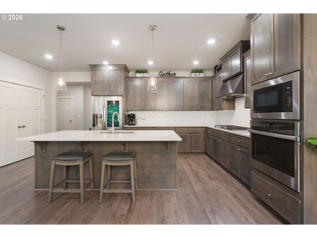 8295 Se SITKA St, Hillsboro, OR 97123