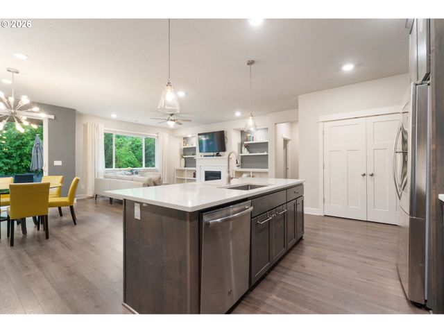 8295 Se SITKA St, Hillsboro, OR 97123