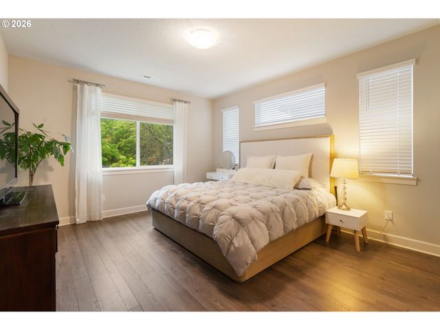 8295 Se SITKA St, Hillsboro, OR 97123