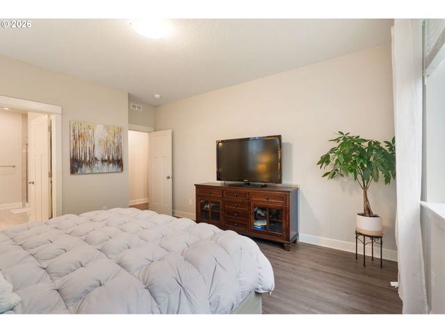 8295 Se SITKA St, Hillsboro, OR 97123