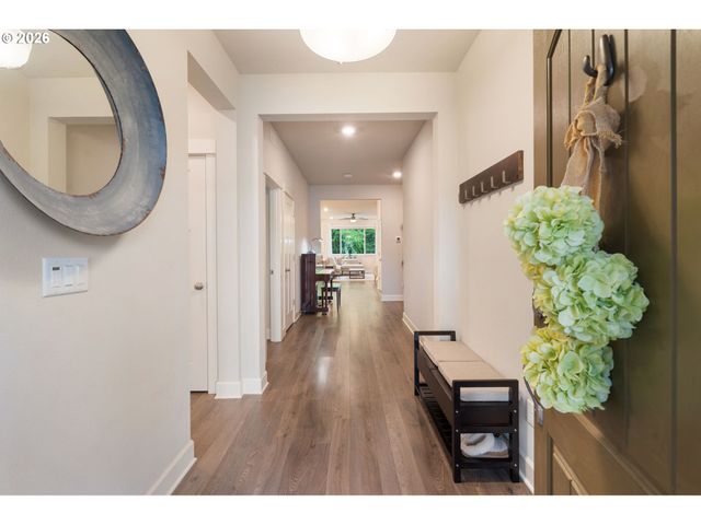 8295 Se SITKA St, Hillsboro, OR 97123