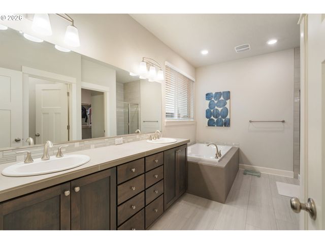 8295 Se SITKA St, Hillsboro, OR 97123