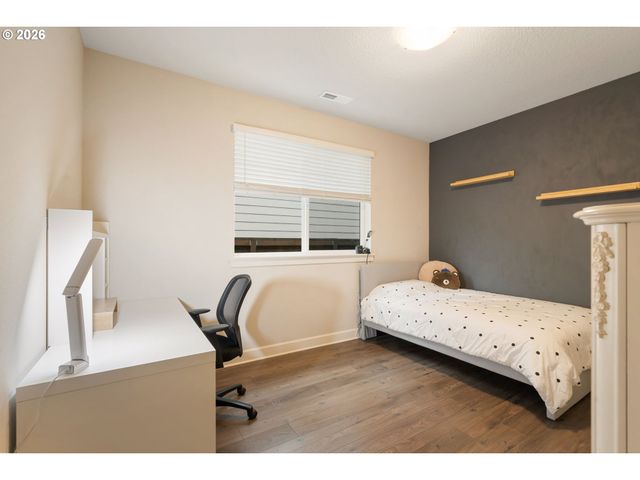 8295 Se SITKA St, Hillsboro, OR 97123