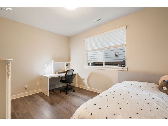 8295 Se SITKA St, Hillsboro, OR 97123