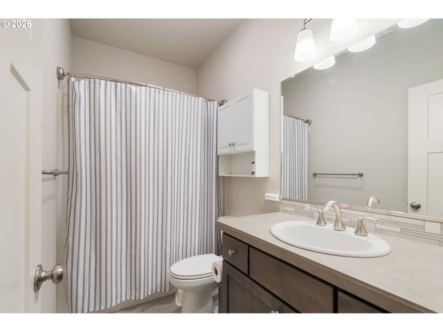 8295 Se SITKA St, Hillsboro, OR 97123