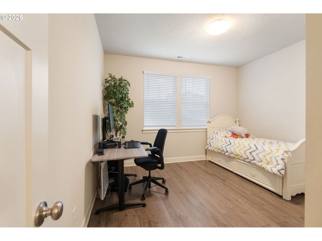 8295 Se SITKA St, Hillsboro, OR 97123