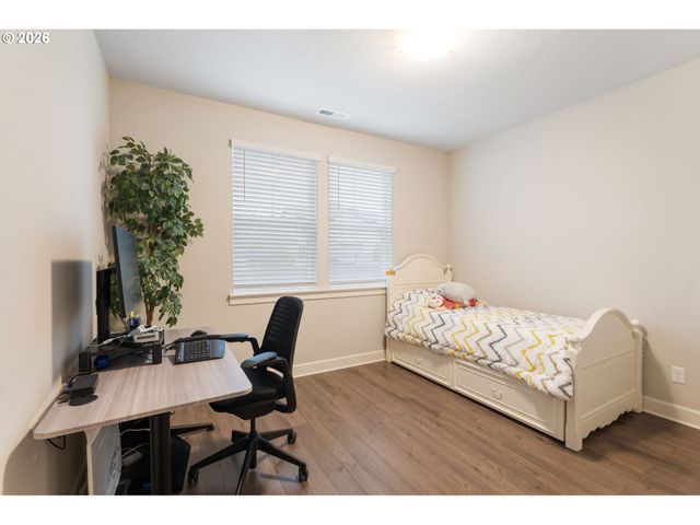 8295 Se SITKA St, Hillsboro, OR 97123