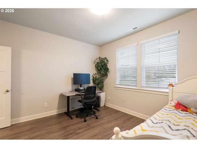 8295 Se SITKA St, Hillsboro, OR 97123