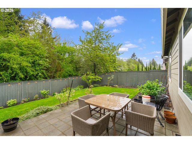 8295 Se SITKA St, Hillsboro, OR 97123