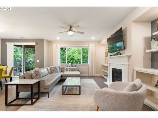 8295 Se SITKA St, Hillsboro, OR 97123