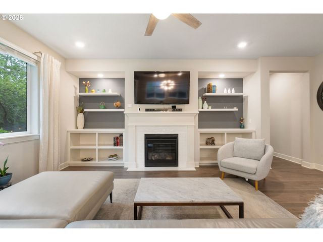 8295 Se SITKA St, Hillsboro, OR 97123