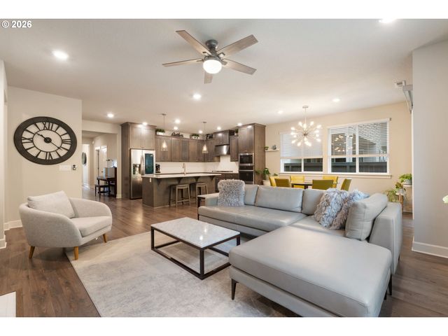 8295 Se SITKA St, Hillsboro, OR 97123