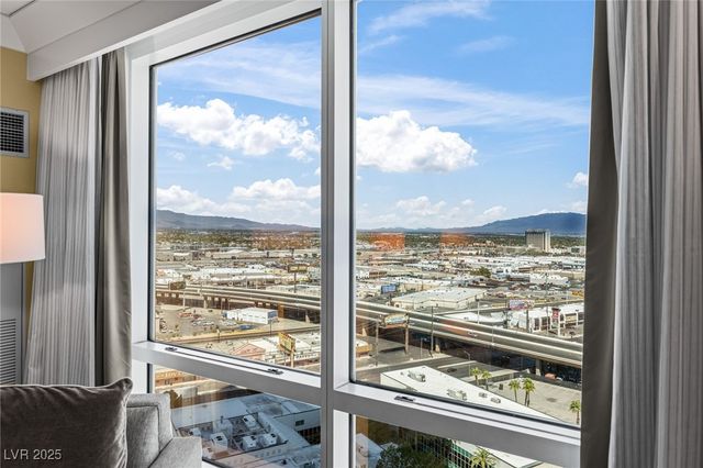 2000 North Fashion Show Drive 2412, Las Vegas, NV 89109