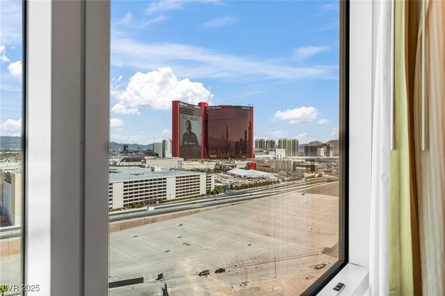 2000 North Fashion Show Drive 2412, Las Vegas, NV 89109