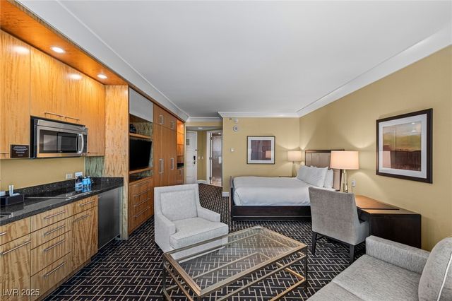 2000 North Fashion Show Drive 2412, Las Vegas, NV 89109