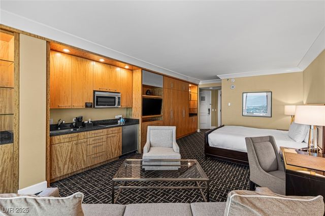 2000 North Fashion Show Drive 2412, Las Vegas, NV 89109