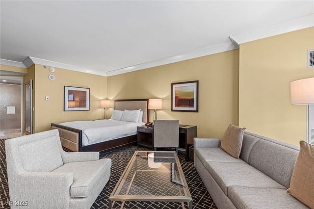 2000 North Fashion Show Drive 2412, Las Vegas, NV 89109