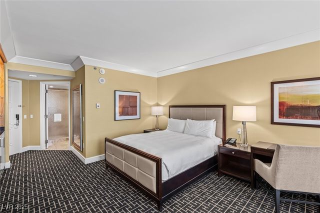 2000 North Fashion Show Drive 2412, Las Vegas, NV 89109