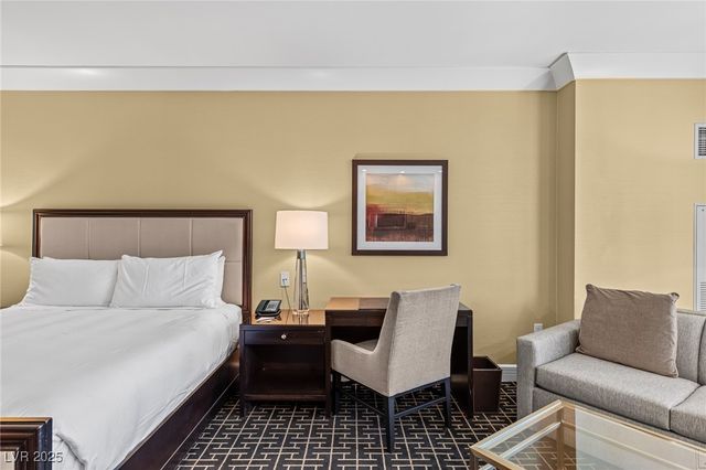 2000 North Fashion Show Drive 2412, Las Vegas, NV 89109