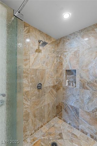 2000 North Fashion Show Drive 2412, Las Vegas, NV 89109