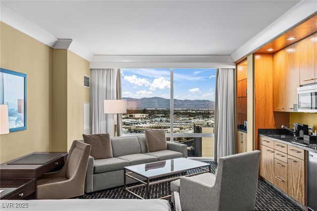 2000 North Fashion Show Drive 2412, Las Vegas, NV 89109