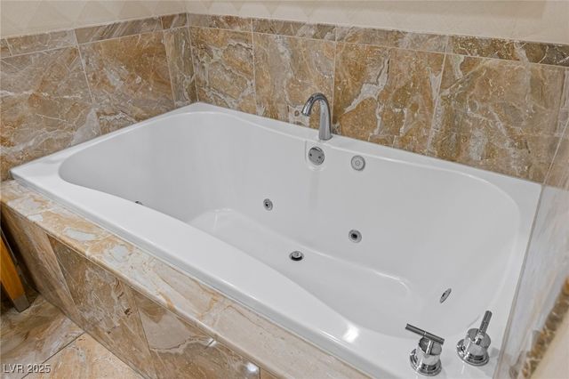 2000 North Fashion Show Drive 2412, Las Vegas, NV 89109