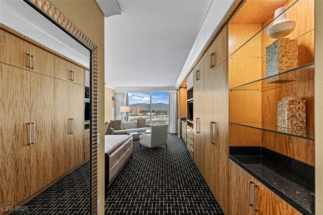 2000 North Fashion Show Drive 2412, Las Vegas, NV 89109