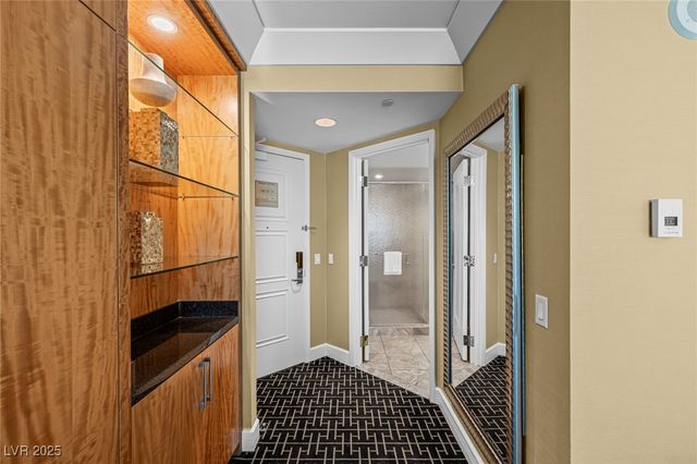 2000 North Fashion Show Drive 2412, Las Vegas, NV 89109