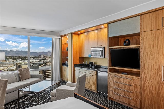 2000 North Fashion Show Drive 2412, Las Vegas, NV 89109