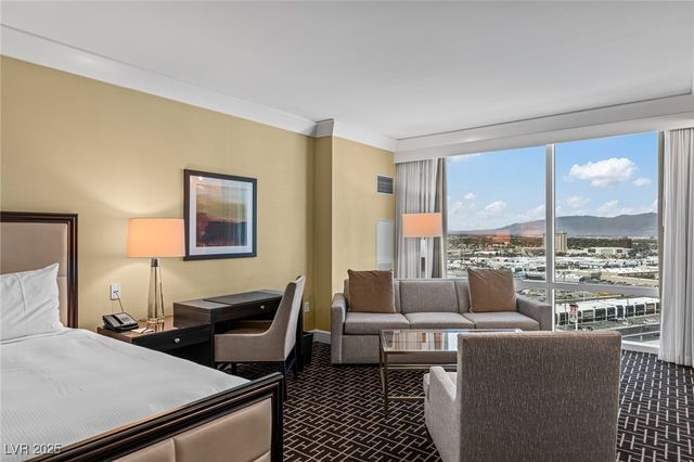 2000 North Fashion Show Drive 2412, Las Vegas, NV 89109