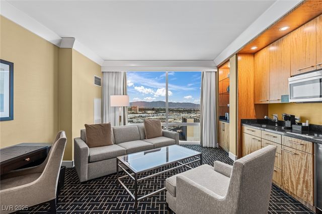 2000 North Fashion Show Drive 2412, Las Vegas, NV 89109