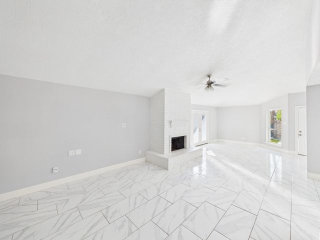 11619 Bowlan Ln, Houston, TX 77035