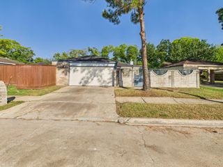 11619 Bowlan Ln, Houston, TX 77035