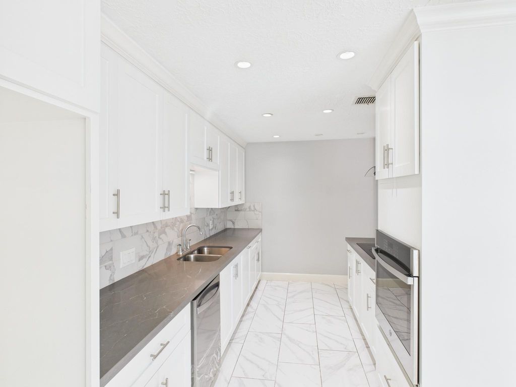 11619 Bowlan Ln, Houston, TX 77035