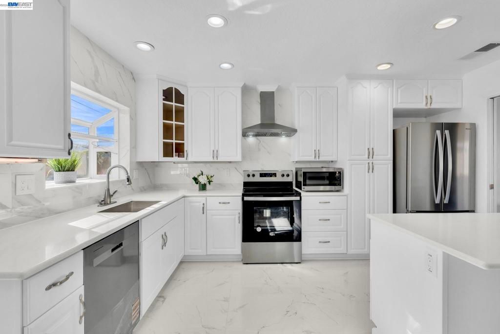 Image 12 of property listing at 1532 1532 Kooser Rd, San Jose, CA 95118