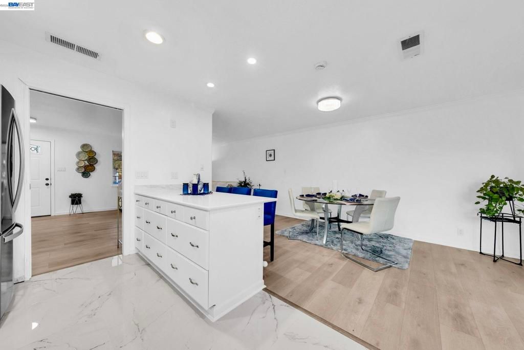 Image 13 of property listing at 1532 1532 Kooser Rd, San Jose, CA 95118