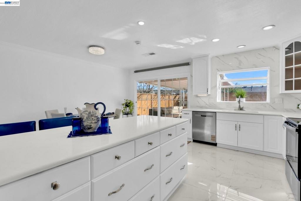 Image 14 of property listing at 1532 1532 Kooser Rd, San Jose, CA 95118