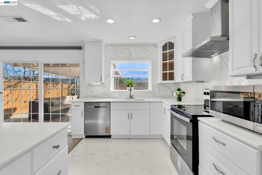 Image 15 of property listing at 1532 1532 Kooser Rd, San Jose, CA 95118